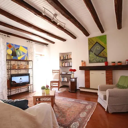 Family House Veronica Holiday home Cadegliano Viconago